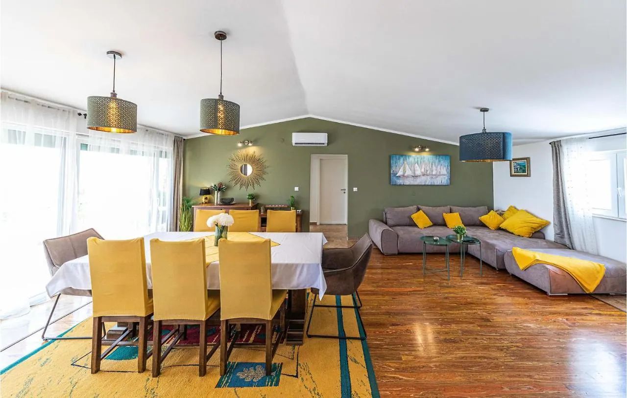 Nice Home In Kastel Luksic With Wifi 0*,