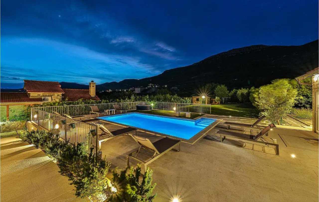Nice Home In Kastel Luksic With Wifi Croatia