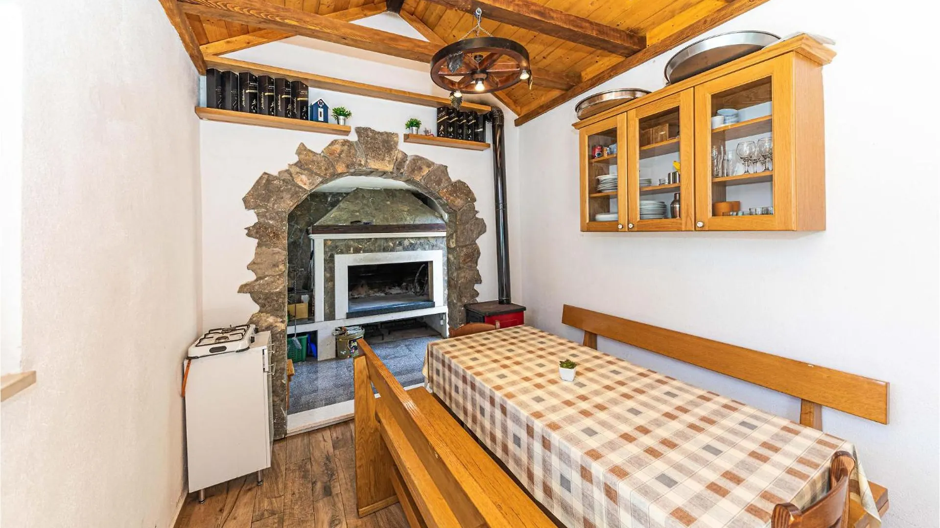 Nice Home In Kastel Luksic With Wifi 0*,  Croatia