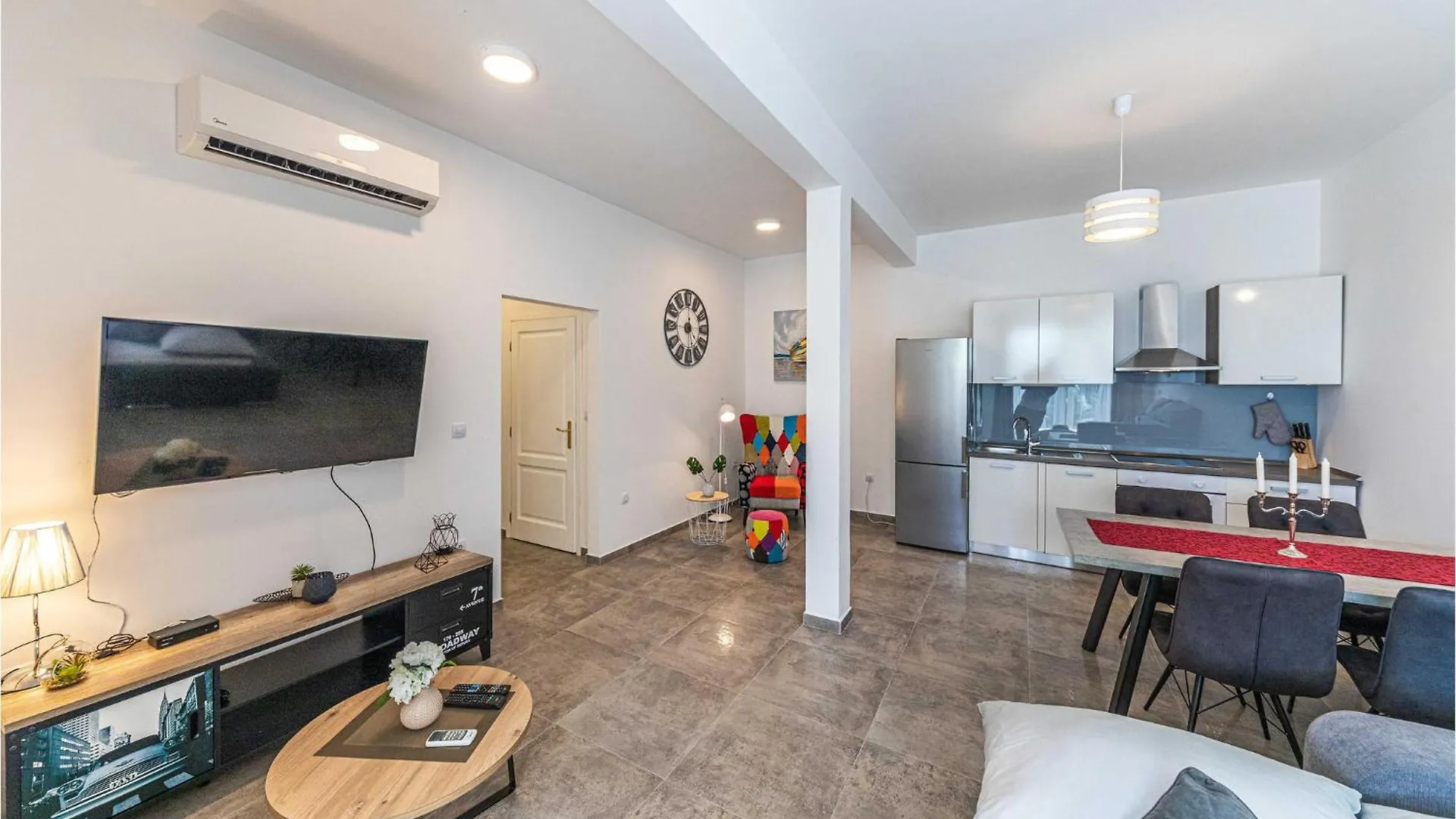 Nice Home In Kastel Luksic With Wifi Holiday home