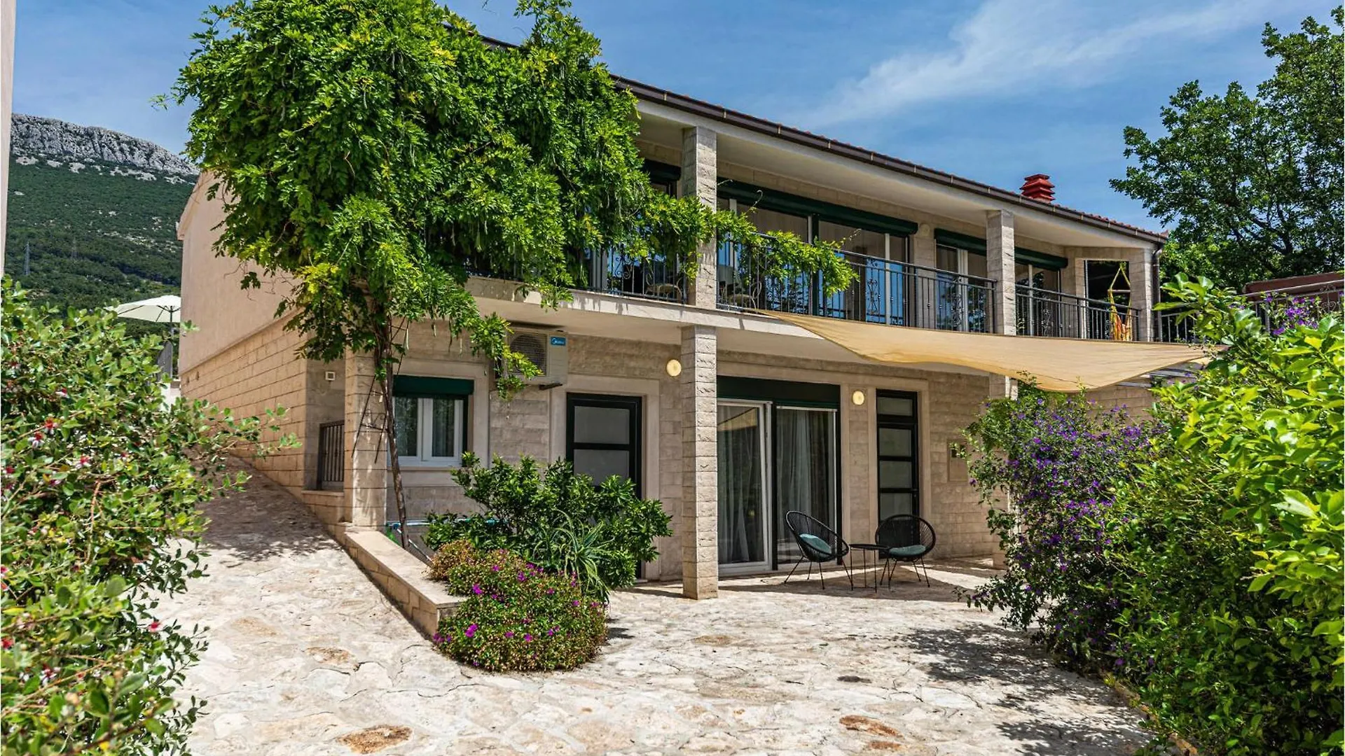 Holiday home Nice Home In Kastel Luksic With Wifi