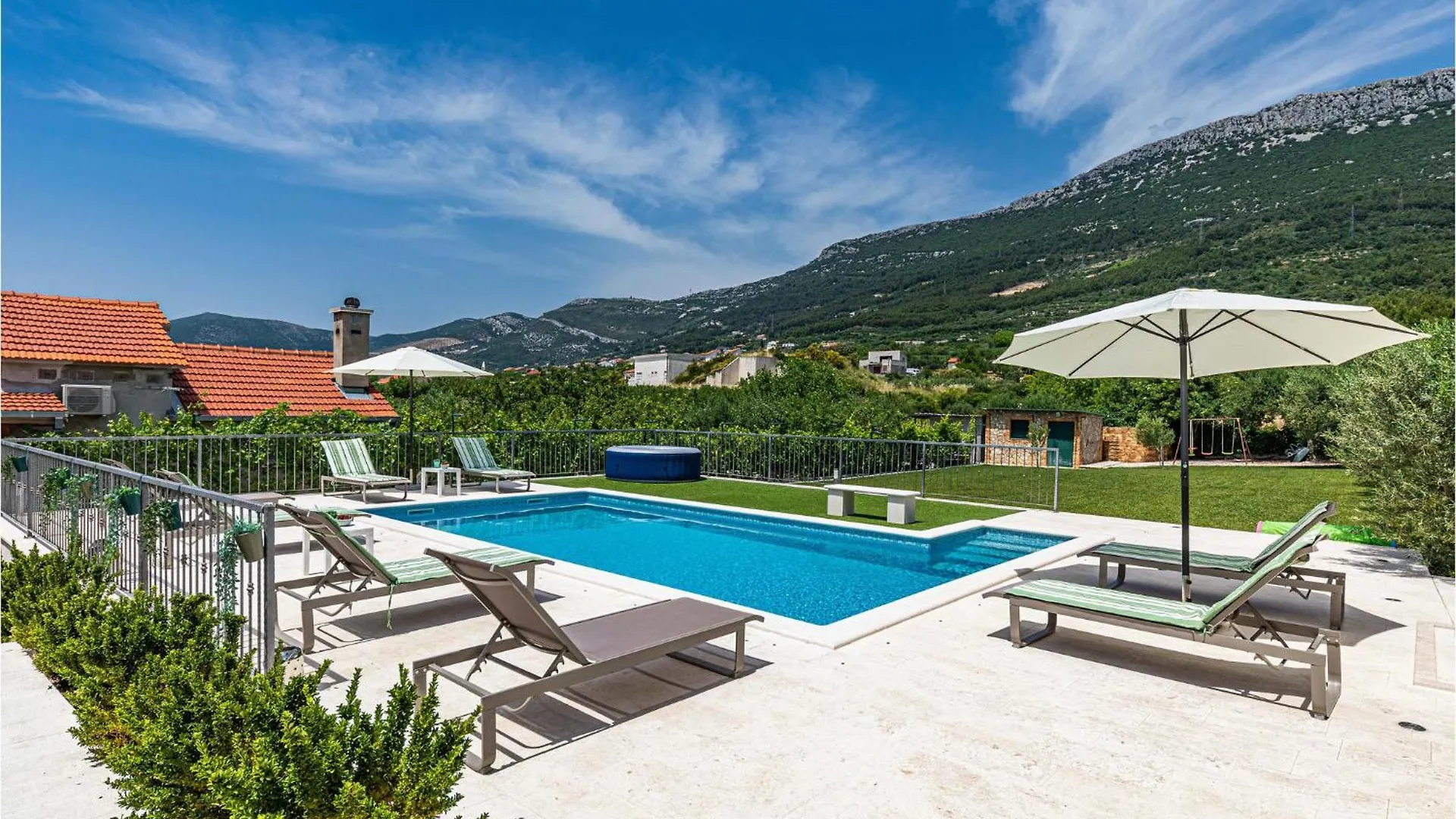 Nice Home In Kastel Luksic With Wifi