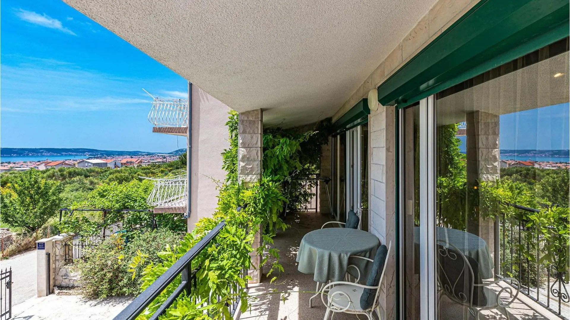 Nice Home In Kastel Luksic With Wifi 0*,
