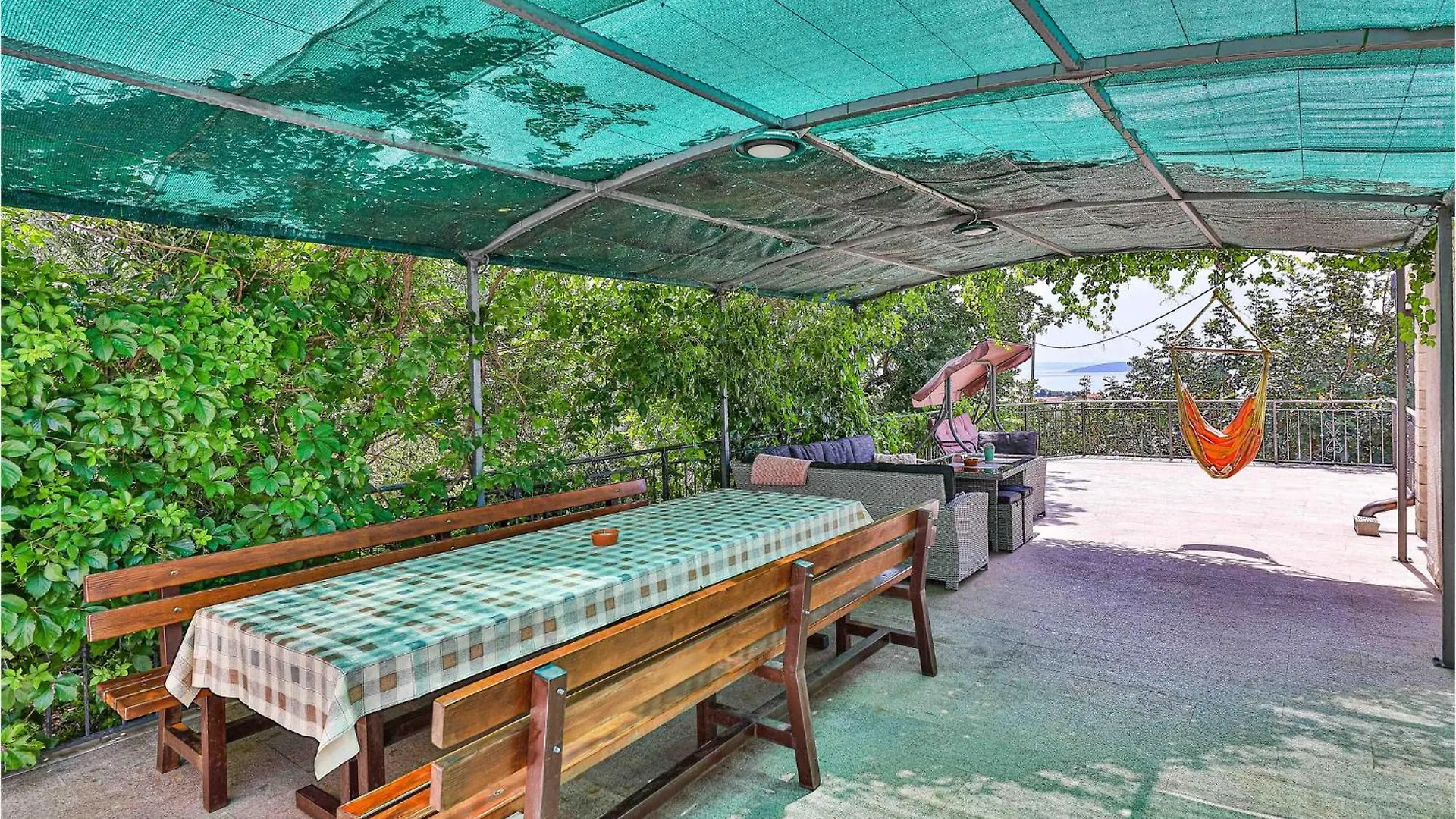 Nice Home In Kastel Luksic With Wifi