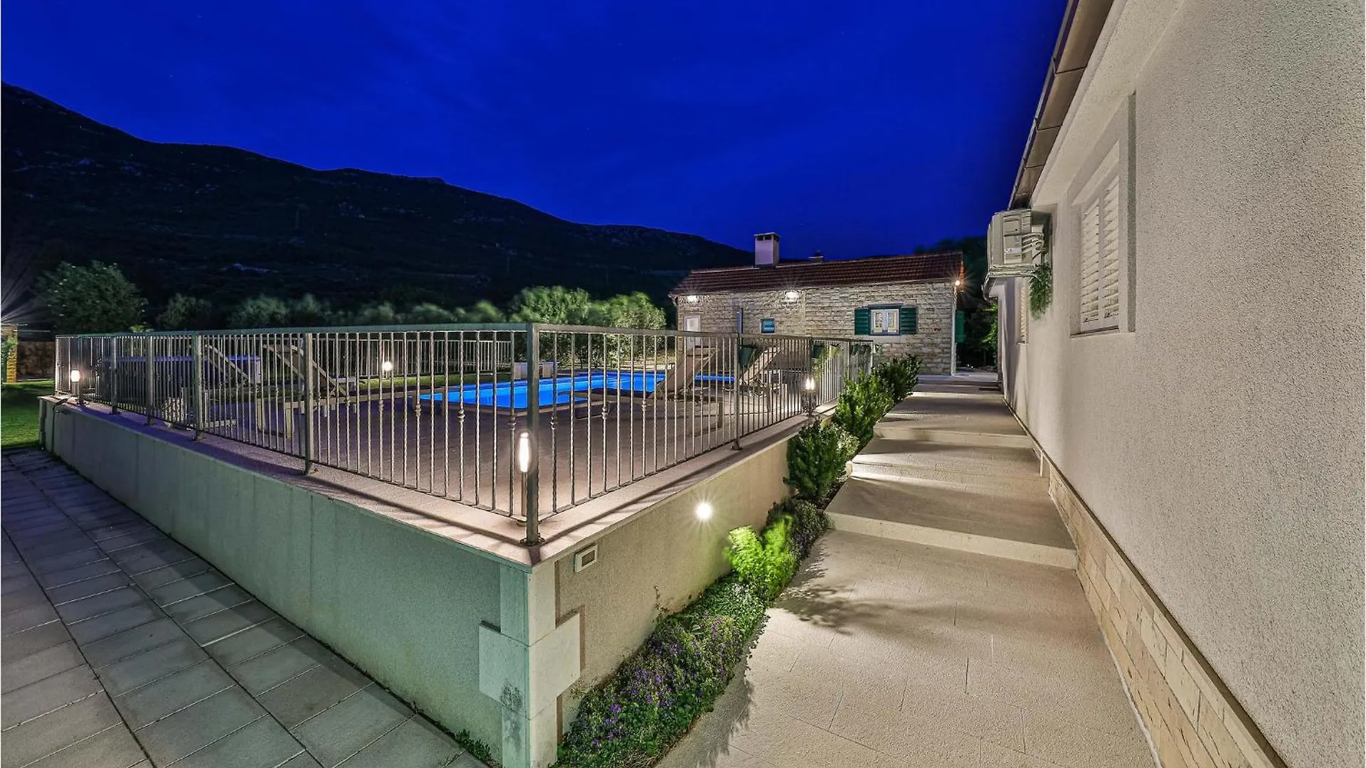 Nice Home In Kastel Luksic With Wifi 0*,  Croatia