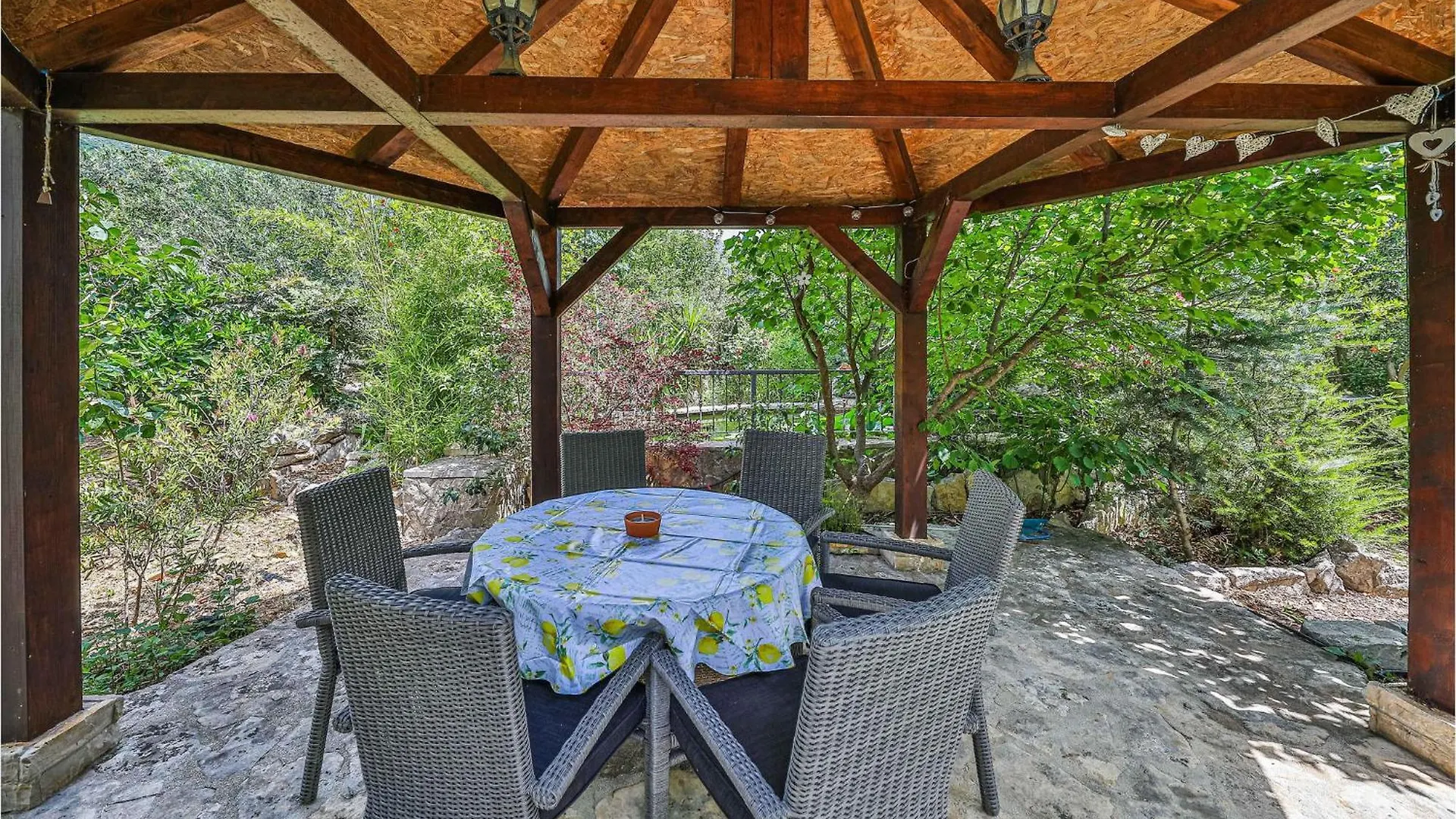Nice Home In Kastel Luksic With Wifi
