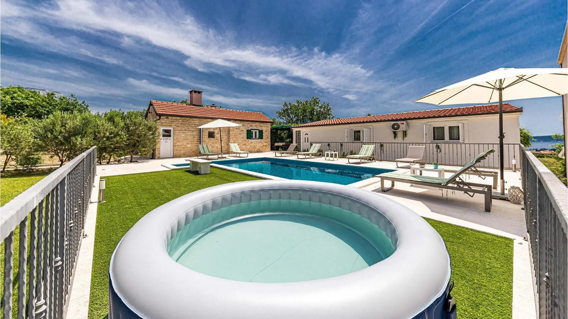 Nice Home In Kastel Luksic With Wifi