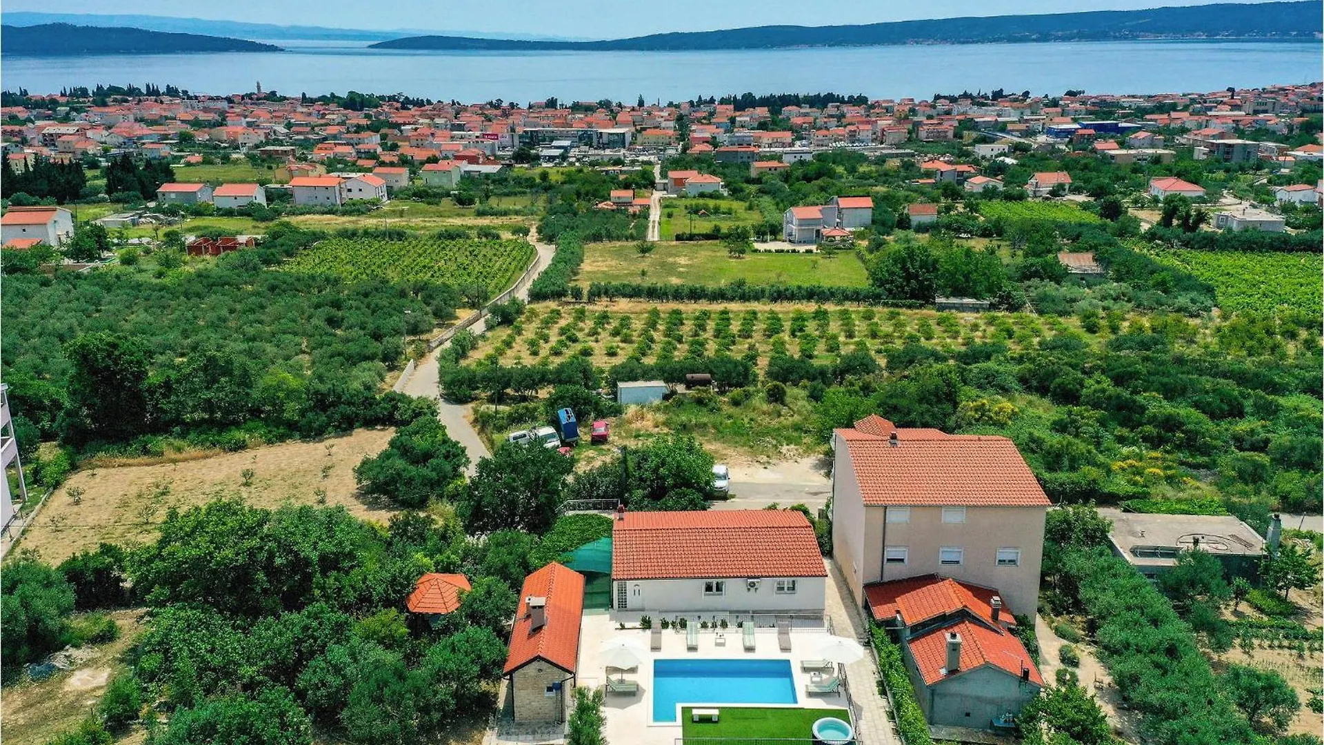 Holiday home Nice Home In Kastel Luksic With Wifi